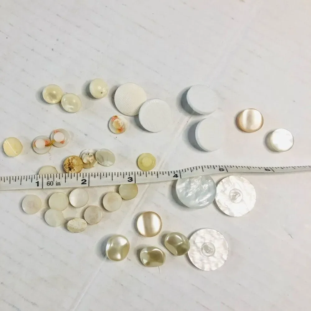 vintage mixed lot of white‎ buttons round assorted sizes shank backs